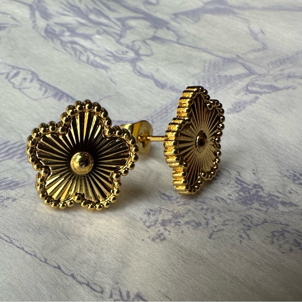 Elegant Gold Flower Stud Earrings
